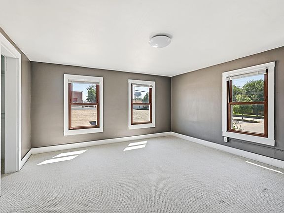 4th image of 210 W Lewis St