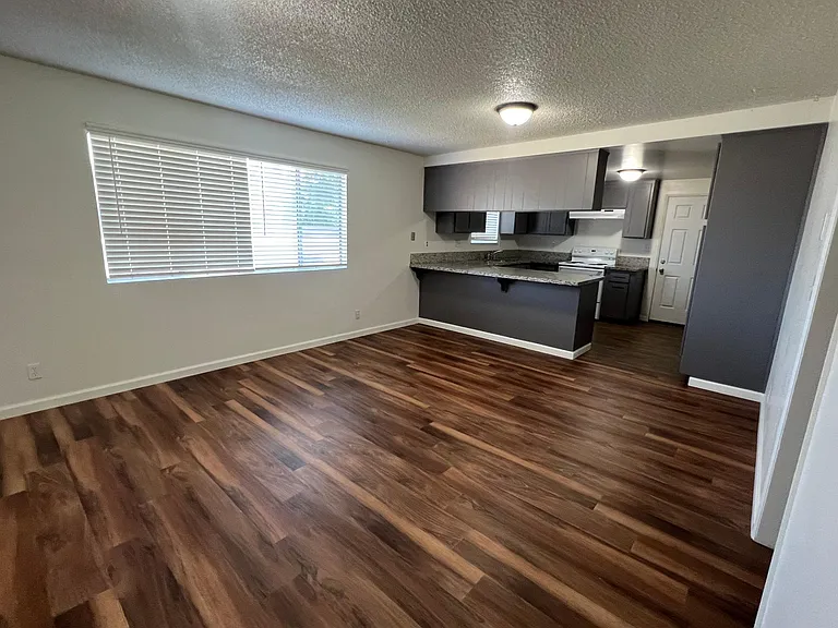 5712 Stockdale Hwy #1 — Photo 3