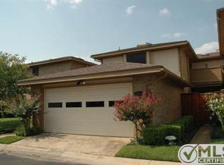 4 Greentree Ln, Bedford, TX 76021