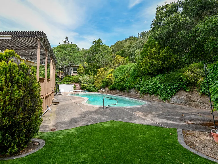 22 Monez Blvd — Photo 1