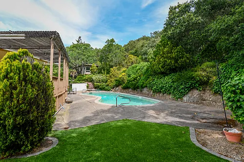22 Monez Blvd Photo 1