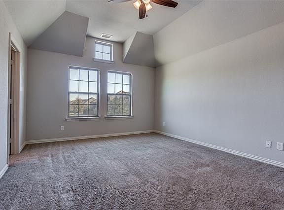 4th image of 917 Jamesville Ln