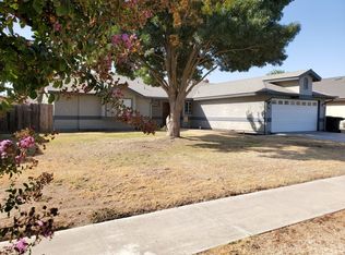 755 Rosewood Ln, Lemoore, CA 93245