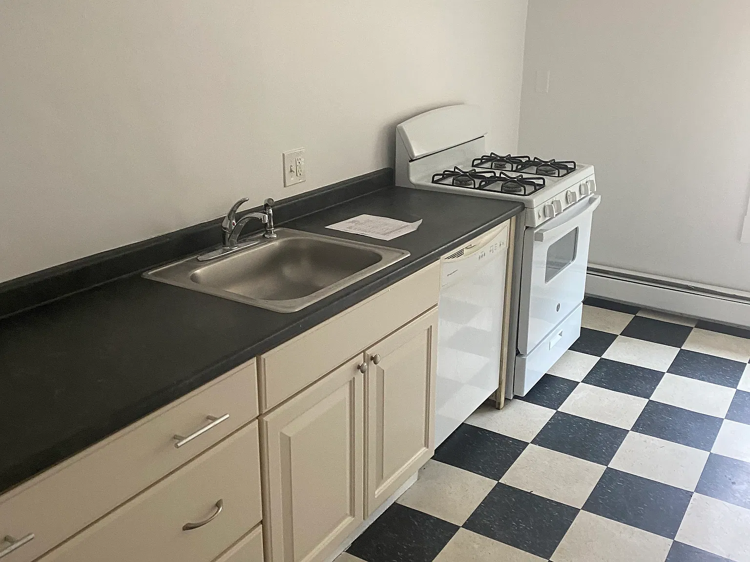 1 bed, 600 sqft, $2,000 — Photo 3
