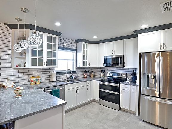 4th image of 5534 Cinderella Ln