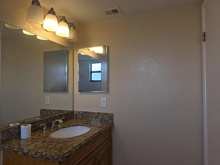 1542 Lake Crystal Dr #H — Photo 27