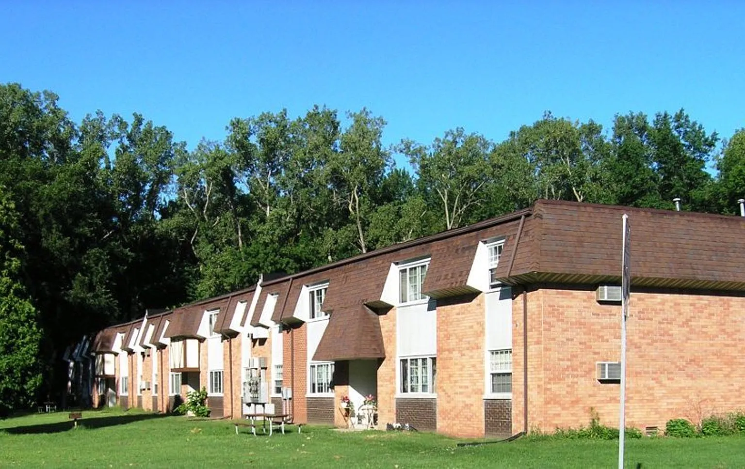 Meadow Creek Apartments — Photo 1