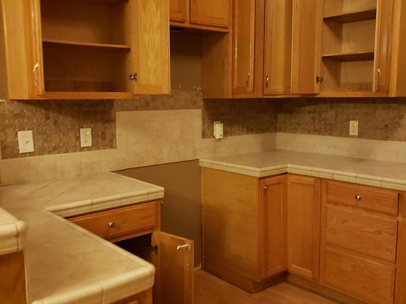 5th image of 4937 E 60th St