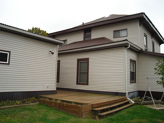 4th image of 307 W. Main St.