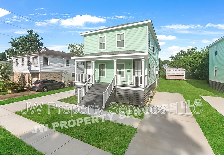 3016 Spain St — Photo 2