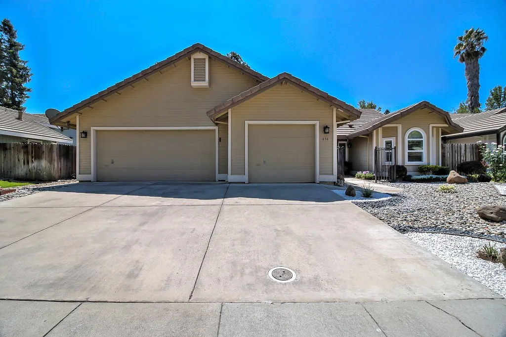 636 Germaine Dr photo 1
