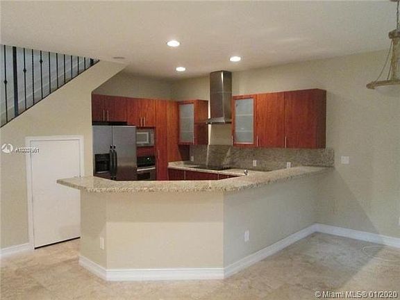 3rd image of 913 SW 8th St #1-2