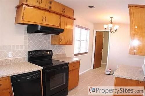 4th image of 916 Sandia Dr
