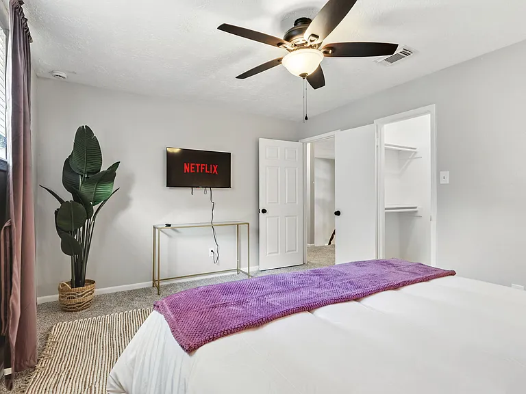 17403 Spicewood Springs Ln — Photo 15