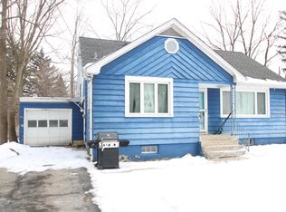 71 Menomonee Rd, Williams Bay, WI 53191