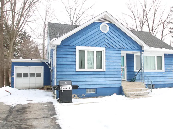 71 Menomonee Rd, Williams Bay, WI 53191