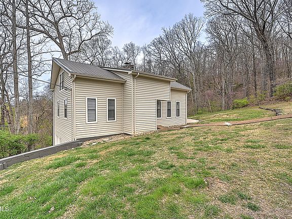 3rd image of 3351 Landmark Dr