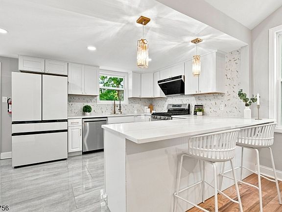 3rd image of 115 Wildwood Rd