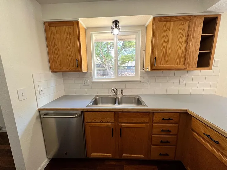 394 S Harlan Pl — Photo 8