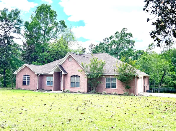 1413 Magnolia Bluff Dr, Gautier, MS 39553