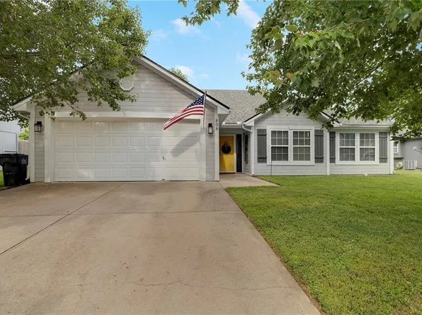 808 SW Harvest Dr, Grain Valley, MO 64029