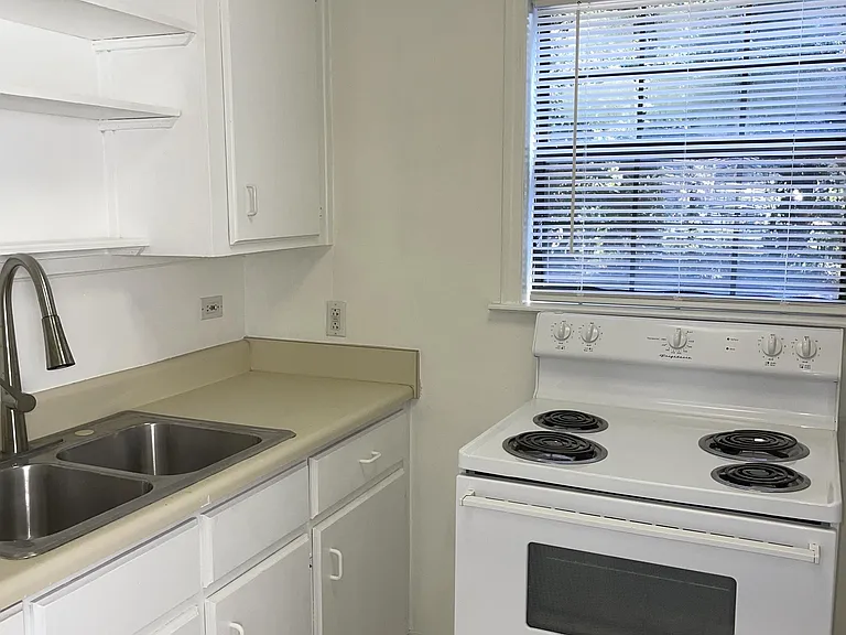 122 Brandon Ave — Photo 12