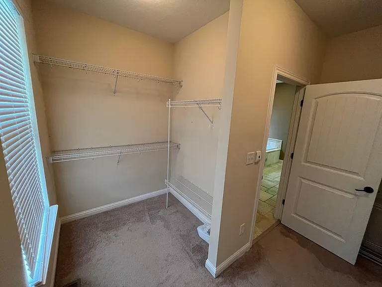 1936 Heathrow Dr — Photo 14