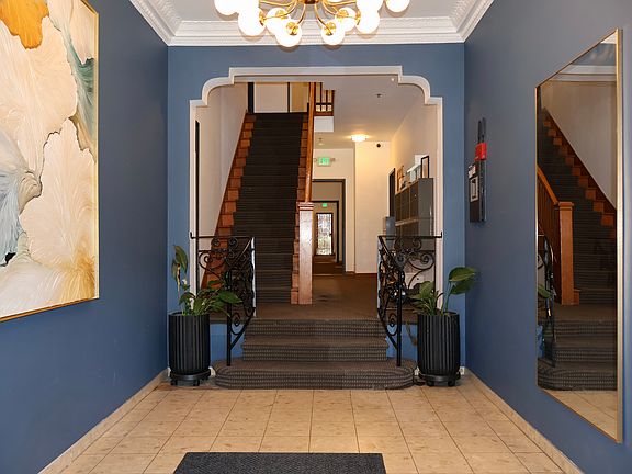 4th image of 636 S Burnside Ave #D7c07895a