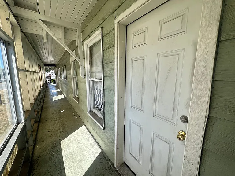 1189 Virginia Ave — Photo 8