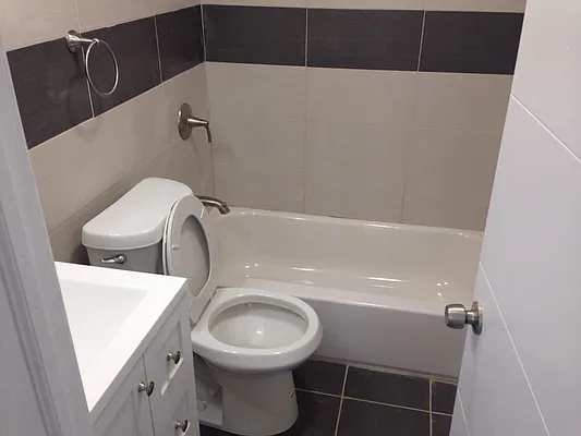 Rented by Blue Egg Realty Corp | media 43