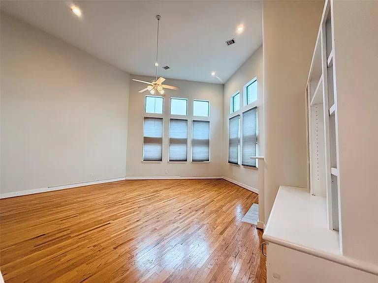 9813 Cynthia Ann Ct — Photo 20
