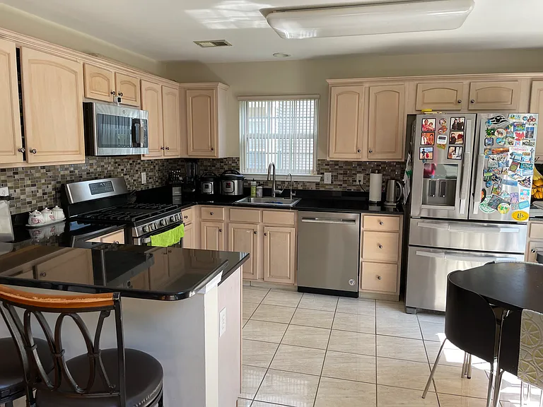 330 Fountayne Ln — Photo 3