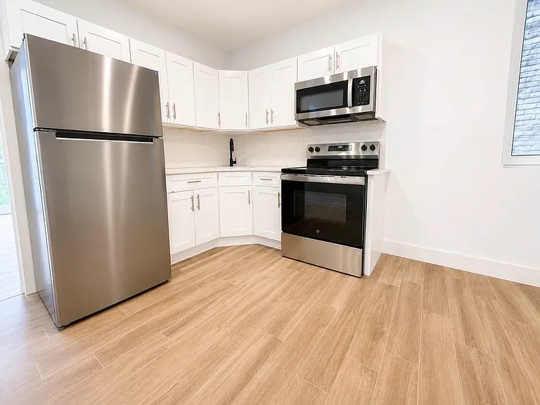 452 E 26th St #1B — Photo 9