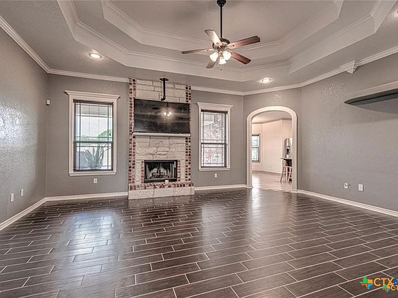 4th image of 182 Needlepoint Ln