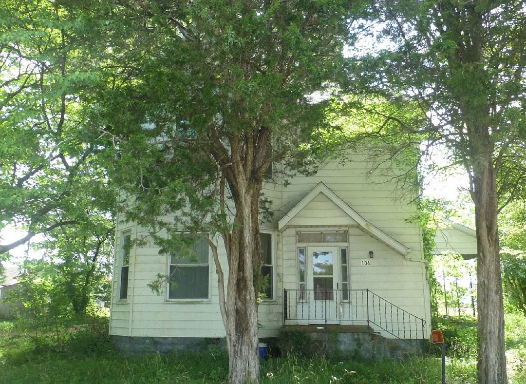 102 N 7th St, Saint Francisville, IL 62460 Zillow