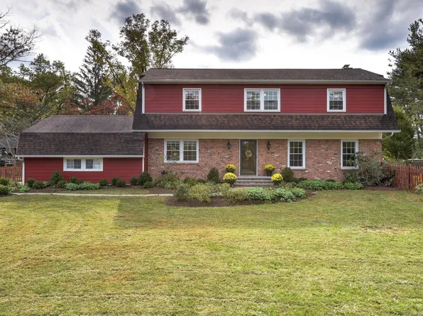 2 Hereford Dr, Princeton Junction, NJ 08550