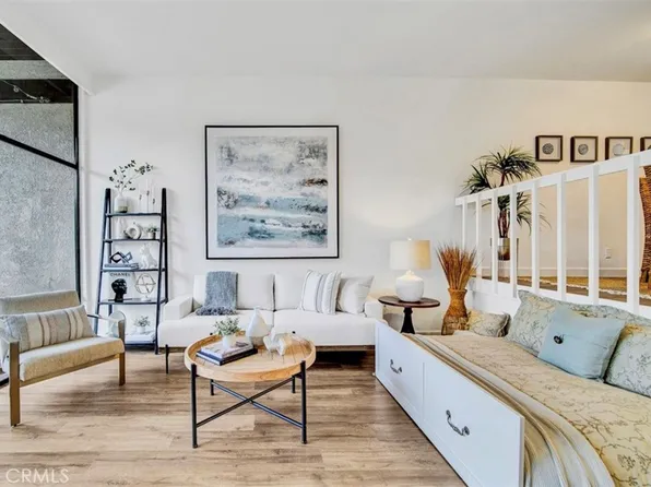 9124 Marina Pacifica Dr N, Long Beach, CA 90803