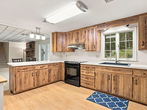 2nd image of 26 Louise Dr