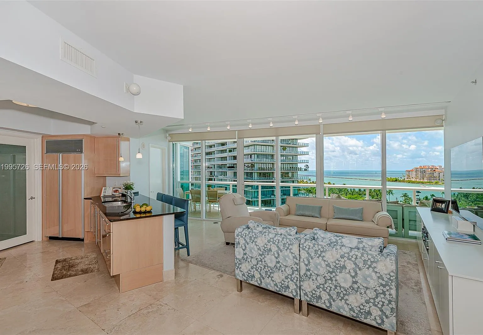 Murano At Portofino Condo — Photo 4