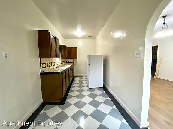 5th image of 343 S Detroit St #10671871