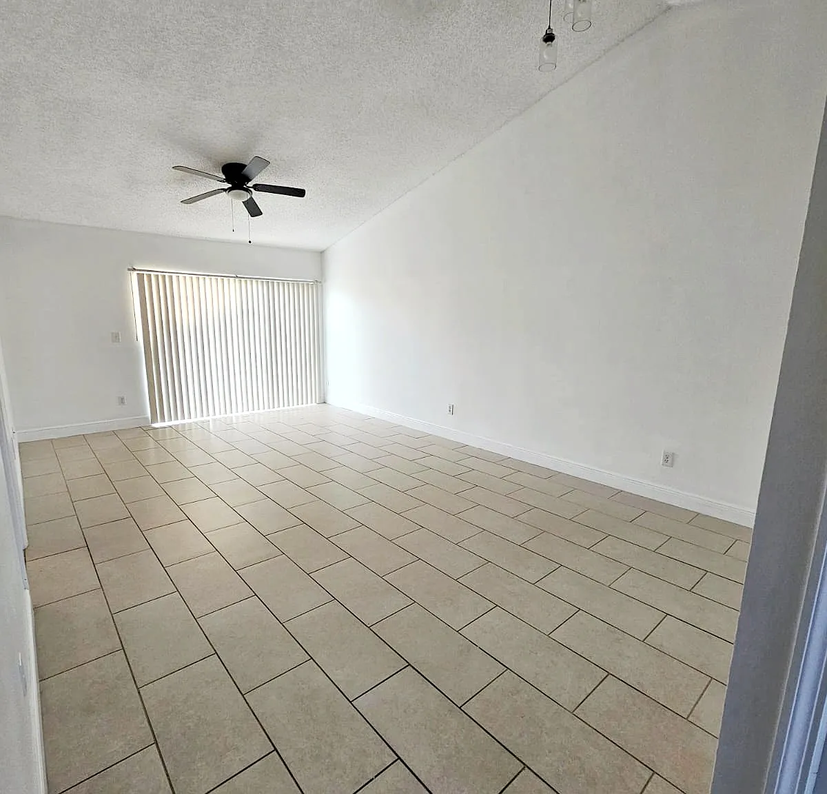 2 bed, 902 sqft, $1,750 — Photo 1