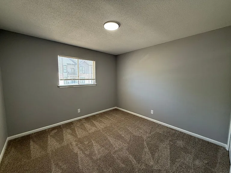 5811 Maple St — Photo 14
