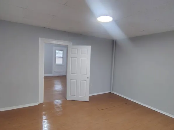 588 S 10th St, Newark, NJ