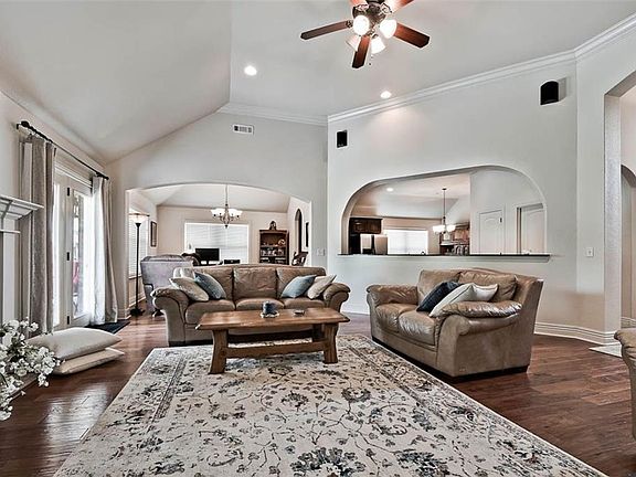 5th image of 3703 NE Oakbrooke Ave