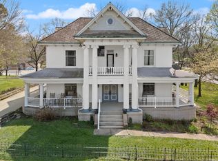 410 Riverside Dr, Jasper, IN 47546