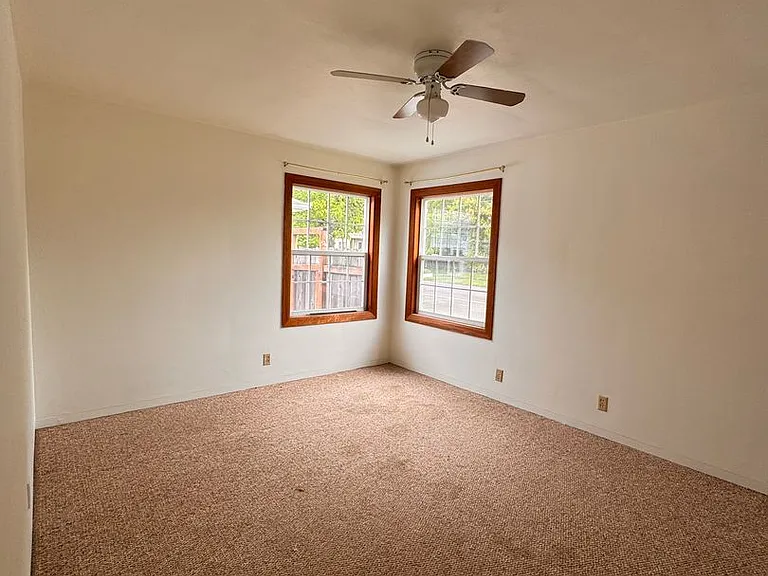 1019 NW Buchanan Ave — Photo 14