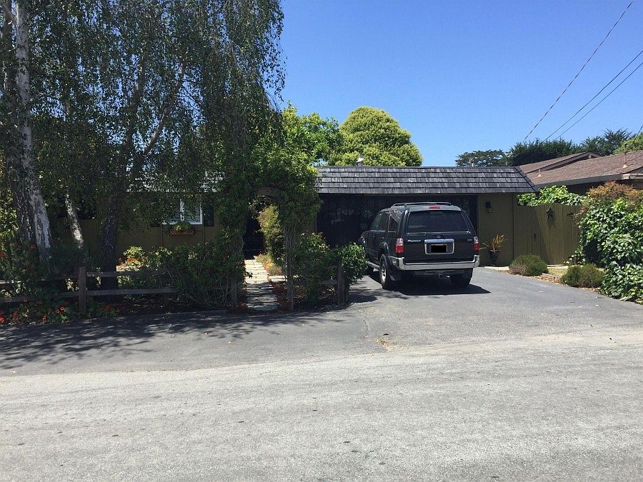1st image of 207 Lamanda Dr