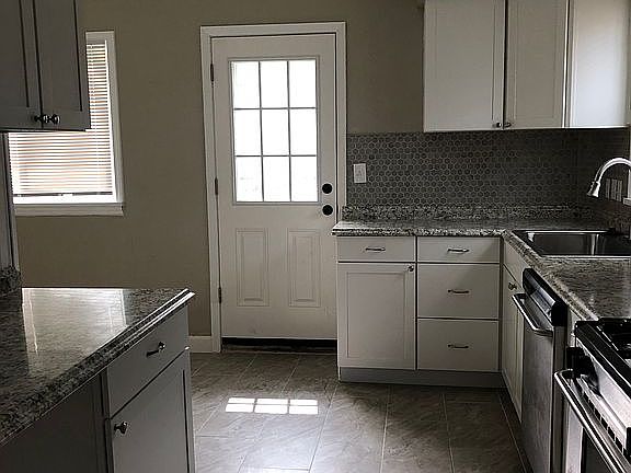 4th image of 1156 E Hudson Ave