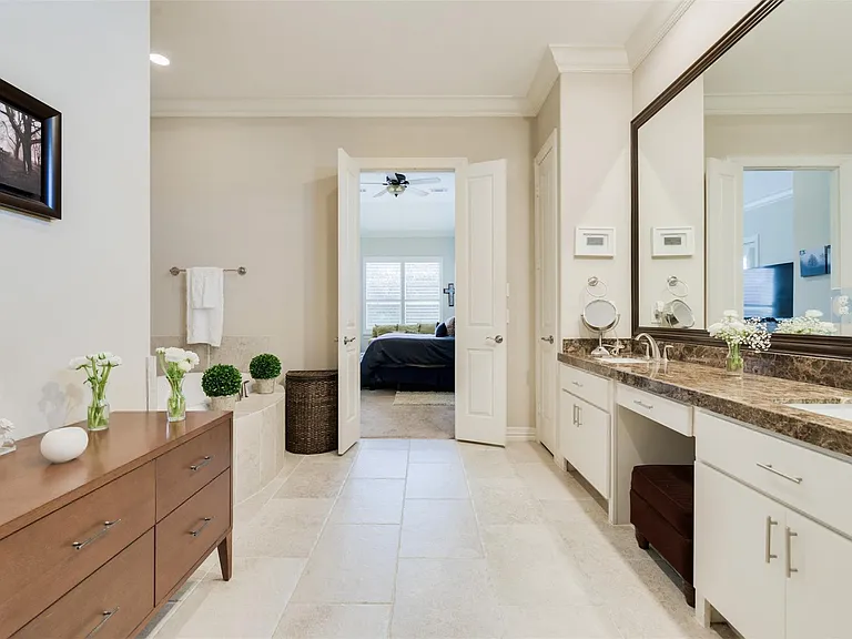 1826 Jade Hollow Ln — Photo 17