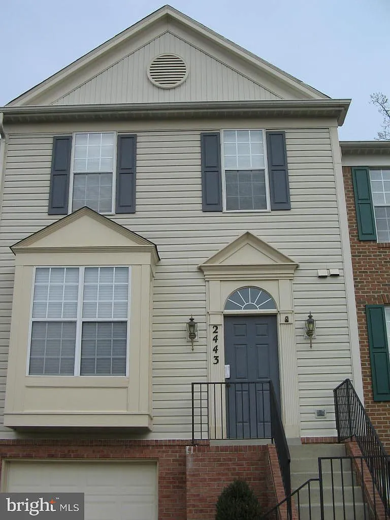 3 bed, 4.0 bath, 2044 sqft, $3,200 — Photo 1